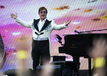 超级巨星Elton John演唱会将为基督城带来上万游客，仍有百张余票，速抢！