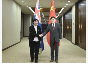 秦刚会见新西兰外长马胡塔