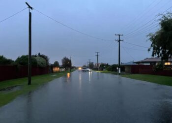马尔堡洪水致60户紧急撤离！Nelson雨量破300毫米，学校关闭、道路瘫痪！